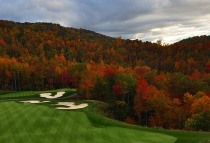 Trillium Links golf courses surrounded by colorful forests
