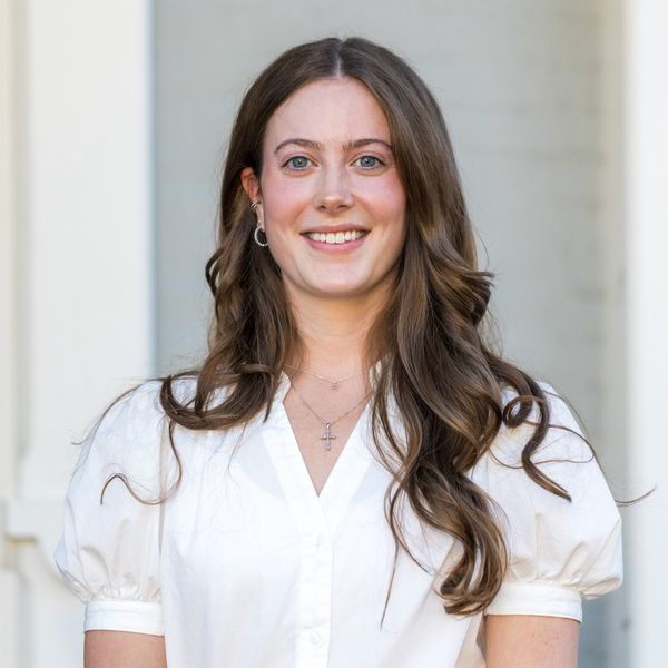 Ellie Sutherland, Broker